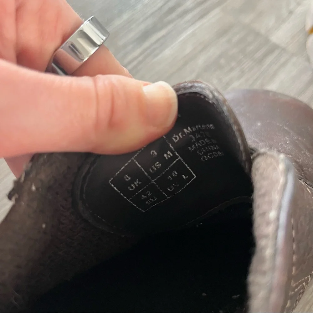 Doc Marten Women's 10/ Men's 9 Leather Shoes - Picture 6 of 10